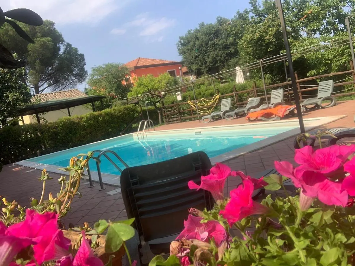 A Due Passi Da Bed and Breakfast Aci SantʼAntonio 0*,  Ιταλία